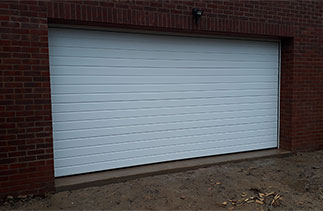 A Carteck standard rib insulated sectional garage door. Fitted near Basingstoke, Hampshire.