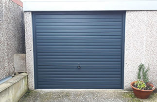 A Garador steel up and over garage door in the Horizon style in Anthracite Grey. Fitted in Farnborough, Hampshire.