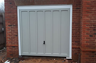 A Garador Grantham style timber up and over garage door fitted with a white steel frame. On retractable door gear. This is 1 One of Six doors fitted on this site. Garage door fitted in Basingstoke, Hampshire.