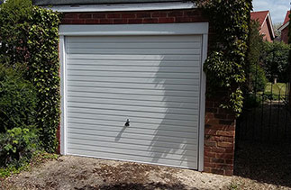 Garador Horizon 7’0” X 6’4” fitted to the existing timber frame with white UPVC fascia. Fitted in Pangbourne, Berkshire.